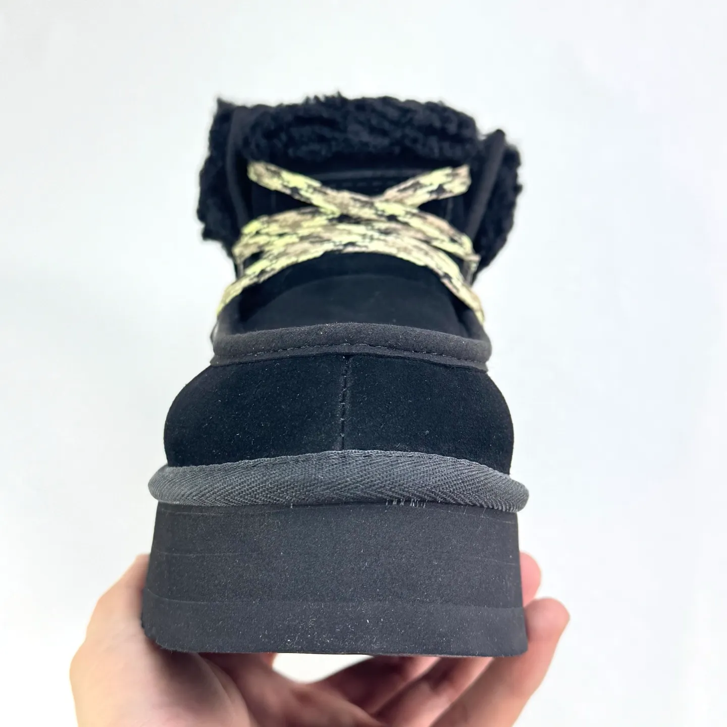 Self-pickup 💰560 Ugg Fukala lace-up boots 3954 The official website's main recommendation. A must-have for Maillard in autumn and winter. Every color matches well. The shape is super positive. The soles are increased by 3.8cm. Perfectly modifying the leg shape. Simple and elegant style. Must be arranged! size：35-40